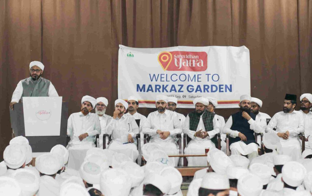 ഫോട്ടോ: മർകസ് ഗാർഡനിൽ നടന്ന എസ് എസ് എഫ് സംവിധാൻ യാത്ര സ്വീകരണ സംഗമത്തിൽ ദേശിയ ആധ്യക്ഷൻ ഡോ. മുഹമ്മദ് ഫാറൂഖ് നഈമി അൽ ബുഖാരി സംസാരിക്കുന്നു